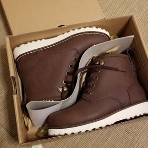 Ugg Boy's boots size 12 NWT and Box